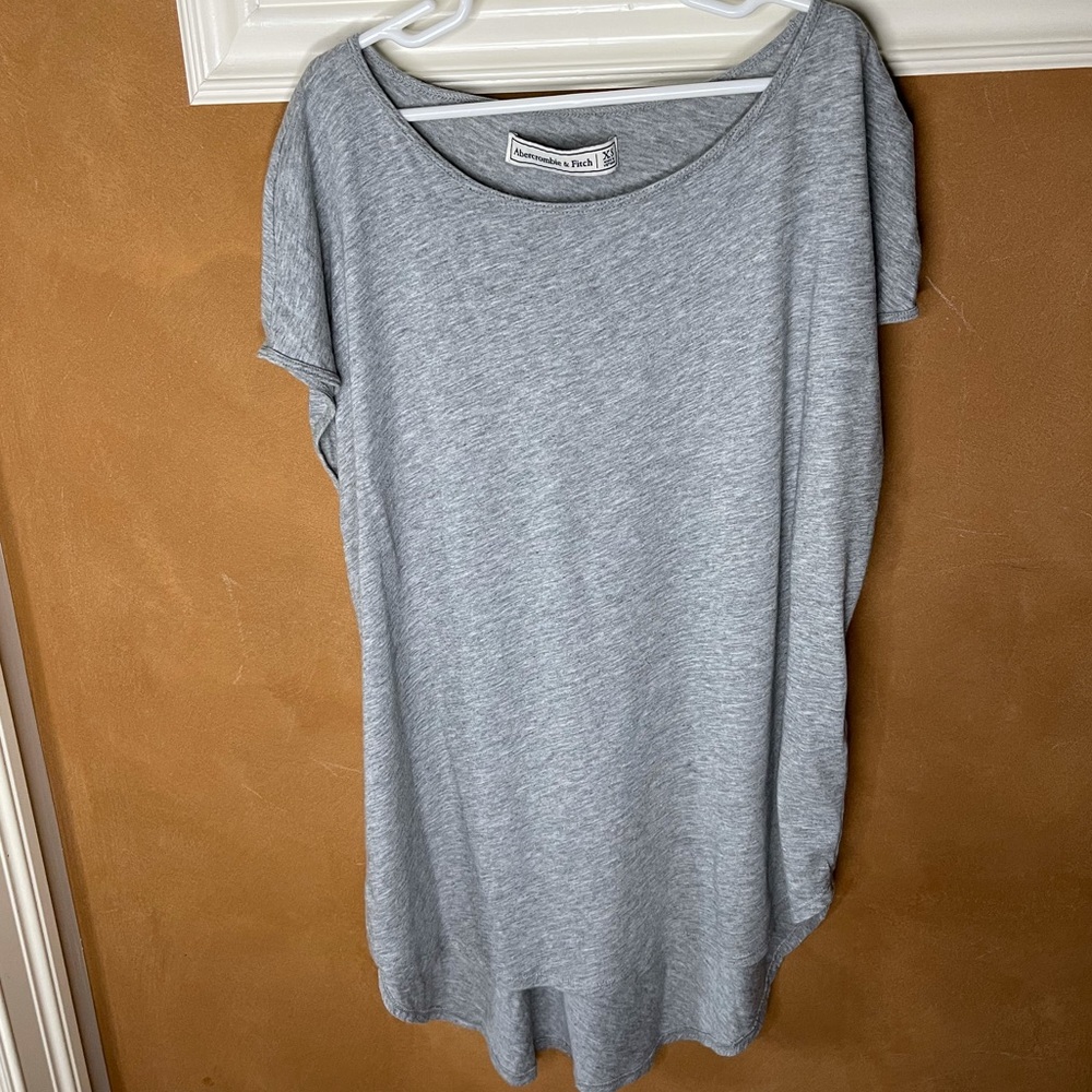 Women’s Abercrombie and Fitch Grey T-shirt XS